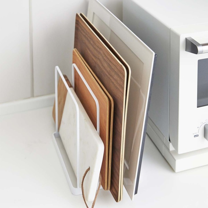 Rangement pour plateaux et planches de cuisine