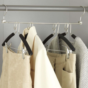 Detail of Range-cintre rabattable 5 trous