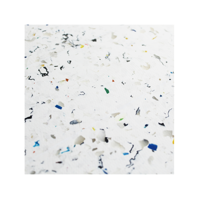Detail of Plateau de service en déchets de plastique et poignée en bois naturel 54 x 34 x1 cm