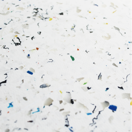 Detail of Plateau de service en déchets de plastique et poignée en bois naturel 54 x 34 x1 cm