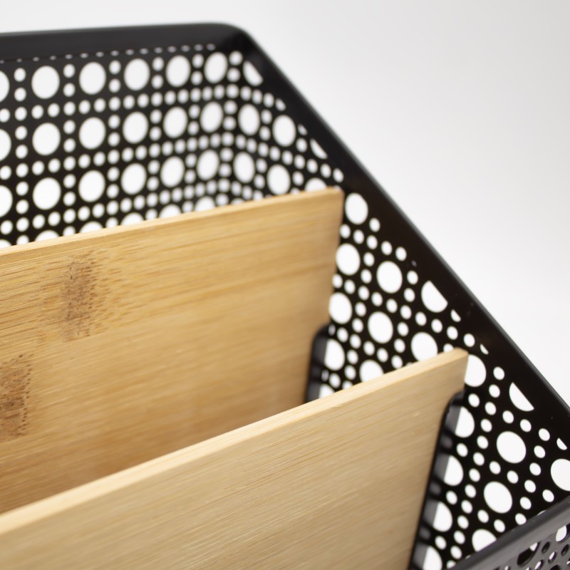 Detail of Porte-courrier en bambou cannage