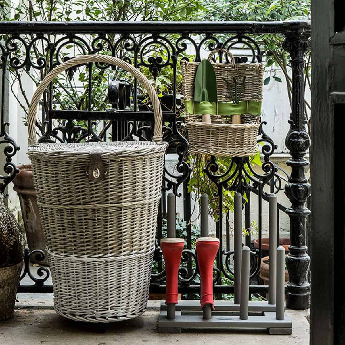 Range-bottes de jardin - bois gris