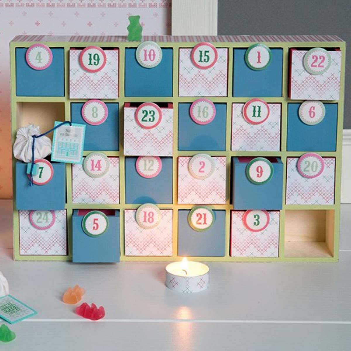 24 Petits Jouets Garçons (6 à 9,5 cm maxi) Calendrier de l'Avent 24 Petits Jouets Garçons (6 à 9,5 cm maxi) Calendrier de l'Avent
