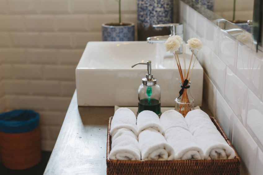 Les Fêtes approchent, comment organiser son maquillage et sa salle de bain ?